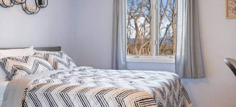 Beautiful Home with Gamers Paradise Game Room!图片