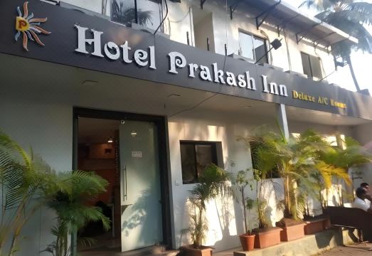 FabHotel Prakash Inn - Nr Mumbai International Airport Hotel Overview