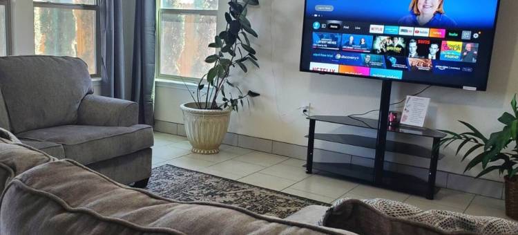 Spacious Living Area and Comfy Space - Inviting Retreat图片