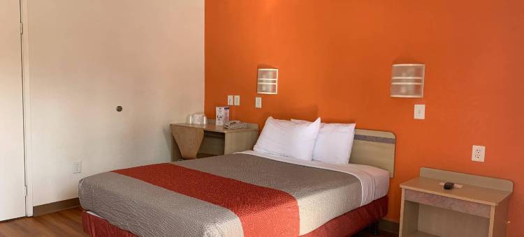 费拉格尔斯塔夫西6号汽车旅馆- 林场村店(Motel 6 Flagstaff, AZ - West - Woodland Village)图片