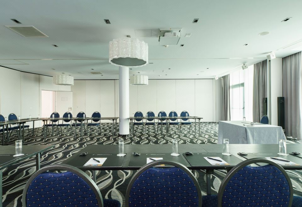 Van der Valk Hotel Mons Congres Hotel Overview