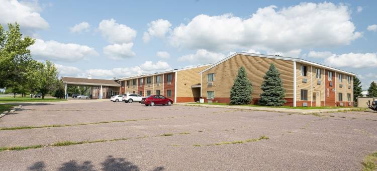 OYO 雷德伍德福尔斯酒店 - 近杰克波特娱乐场(OYO Hotel Redwood Falls Near Jackpot Casino)图片