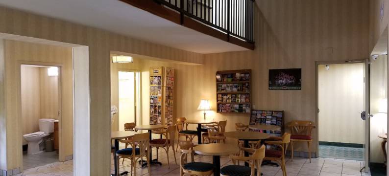 本顿维尔温德姆速8酒店(Super 8 by Wyndham Bentonville)图片