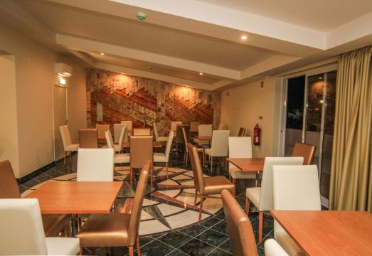 Lagoa HotelHotel Overview