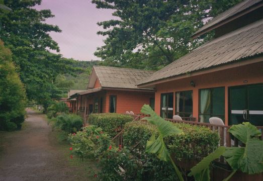 Lanta Cottage Hotel Overview