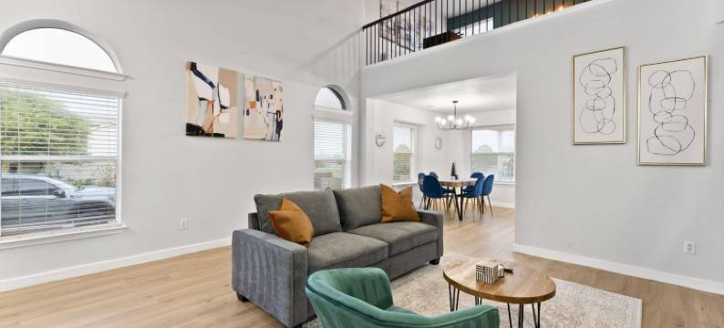 适合远程工作的大床宽带3居室(Modern & Homey 3Br Home, Remote Work Friendly, King Beds, Fast WiFi)图片