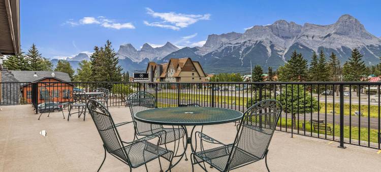 北风坎莫尔酒店(Northwinds Hotel Canmore)图片
