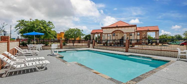 品质酒店及套房新波士顿 - 德克萨卡纳西(Quality Inn & Suites)图片