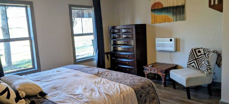 The Tillery Barndo - Two bedrooms/loft, dock, flat lot, spa, trampoline, golf图片