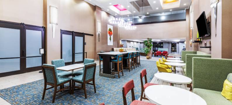 希尔顿欢朋套房酒店-塔尔萨伍德兰希尔斯(Hampton Inn & Suites Tulsa-Woodland Hills at 71st & Memorial)图片