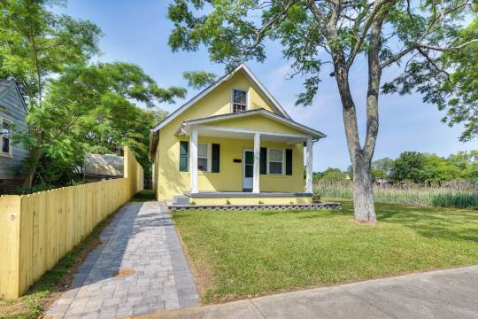 迷人的纽波特新闻小屋,距海洋不到1英里!(Charming Newport News Cottage < 1 Mi to Ocean!)