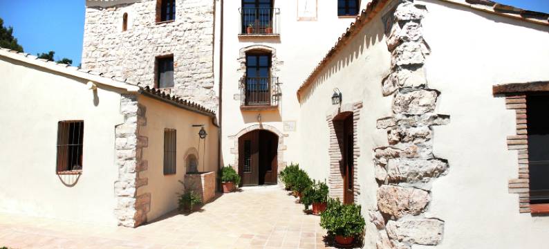 Mansion in La Llacuna with Pool & Mountain Views图片