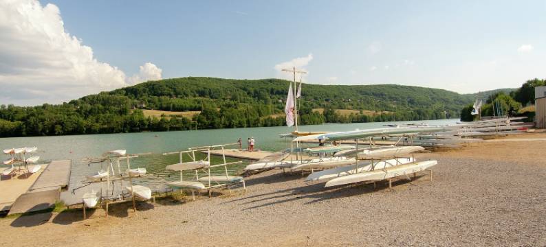 Cottage in Corrèze with Garden Views图片