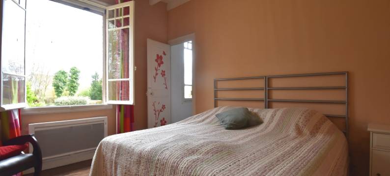 Mansion in Charrin by Loire with Pool图片