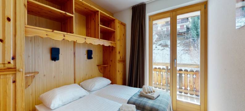 Apartment on floor four with balcony图片