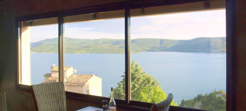 Scenic Village Home with Lake Panorama图片