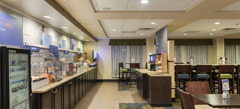 Holiday Inn Express 布卢明顿西(Holiday Inn Express BLOOMINGTON WEST by IHG)图片