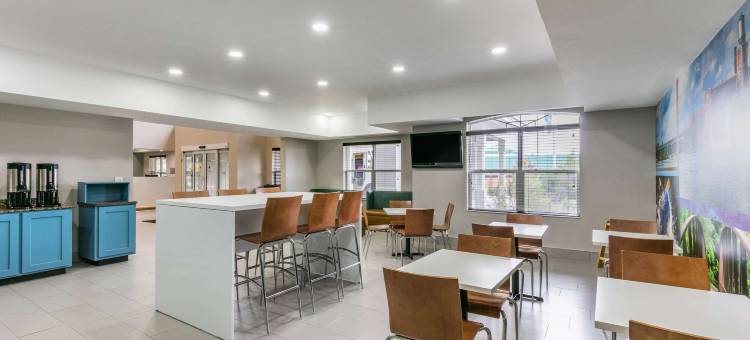 哥伦布-布拉德利公园克拉丽奥波茵特酒店(Clarion Pointe Columbus-Bradley Park)图片