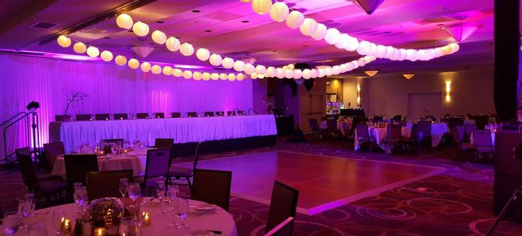 Holiday Inn & Suites 布卢明顿 - 机场(Holiday Inn & Suites BLOOMINGTON-AIRPORT by IHG)图片