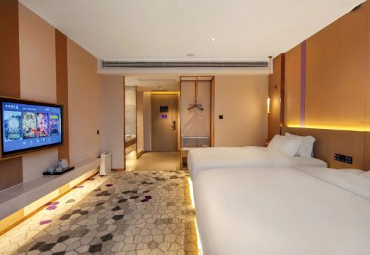 Lavande Hotel (Xintian County Government) Hotel Overview