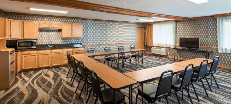 北坎通贝斯特韦斯特优质套房酒店(Best Western Plus North Canton Inn  Suites)图片