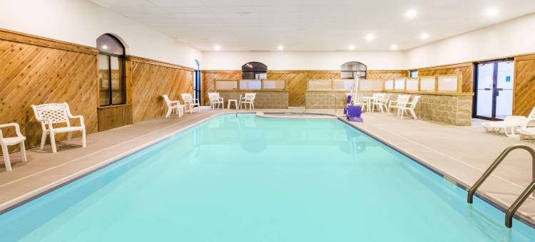 斯特拉斯堡多佛温德姆华美达酒店(Ramada by Wyndham Strasburg Dover)图片
