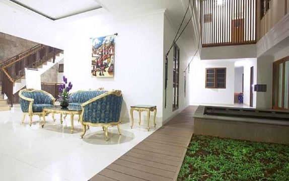 Rumah Aca Hotel Overview