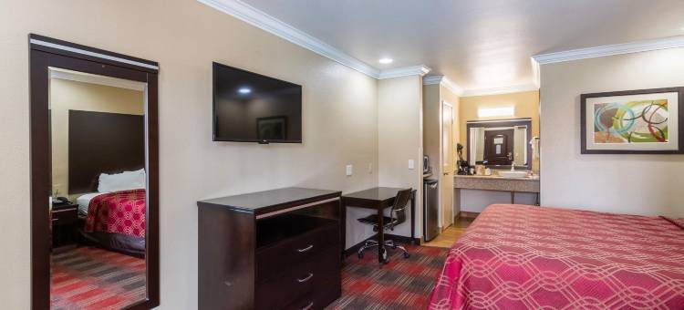 埃斯孔迪多市中心套房及伊克诺旅馆(Econo Lodge Inn & Suites Escondido Downtown)图片