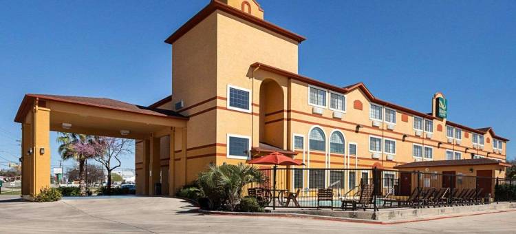 品质酒店套房圣安东尼奥布鲁克斯市基地(Quality Suites San Antonio Brooks City Base)图片