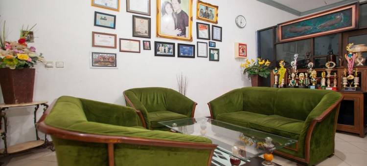 桑塔纳伊斯兰酒店(RedDoorz Syariah at Santana Stasiun Kepanjen)图片