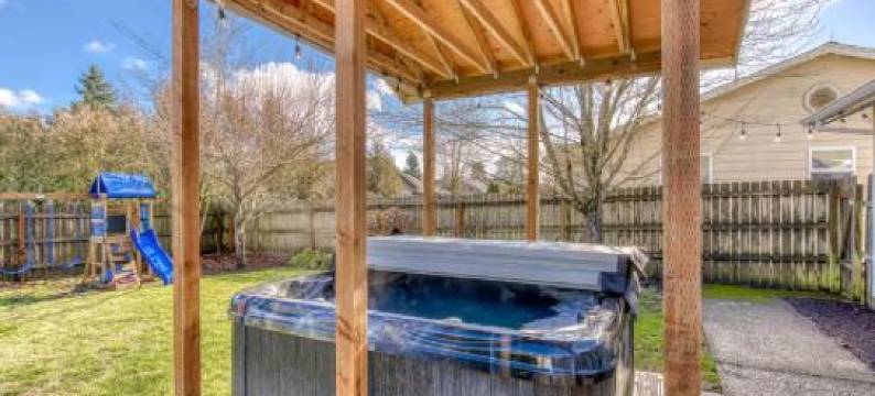 Monmouth Family Retreat Hot Tub, Game Room图片