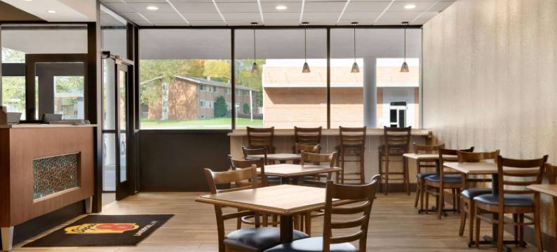 利物浦-锡拉丘兹北机场速8酒店(Super 8 by Wyndham Liverpool/Syracuse North Airport)图片