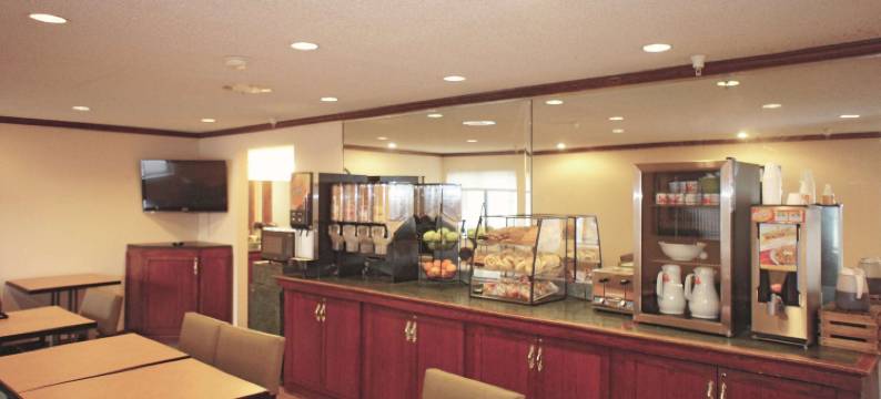 奥马哈西南拉昆塔温德姆酒店(La Quinta Inn by Wyndham Omaha Southwest)图片