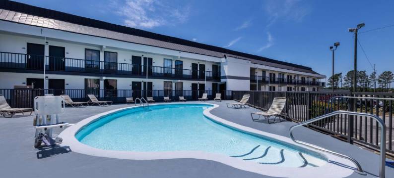 费耶特维尔西北堡布拉格地区戴斯酒店(Days Inn & Suites by Wyndham Fort Bragg/Cross Creek Mall)图片