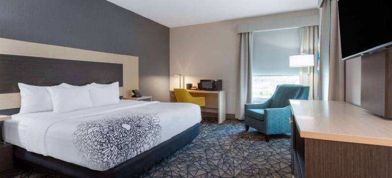 肖尔伍德拉昆塔温德姆套房酒店(La Quinta Inn & Suites by Wyndham Shorewood)图片