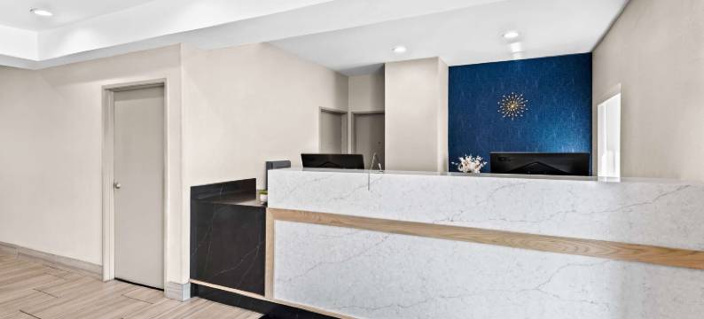 奥塔姆瓦贝斯特韦斯特必住优质酒店(SureStay Plus Hotel by Best Western Ottumwa)图片