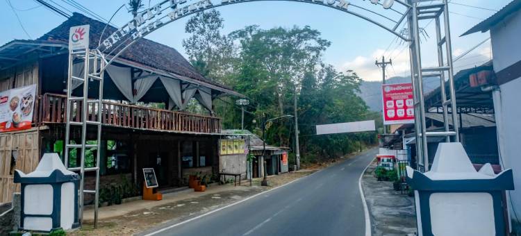 OYO2519玛雅加里尼酒店(RedDoorz at Mayang Garini 2 Borobudur)图片