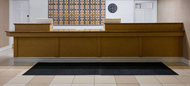 匹兹堡机场拉昆塔温德姆酒店(La Quinta Inn by Wyndham Pittsburgh Airport)图片