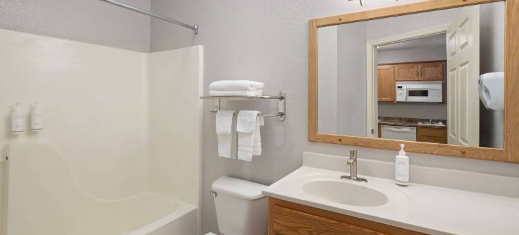 格林贝戴斯套房酒店(Days Inn & Suites by Wyndham Green Bay WI.)图片