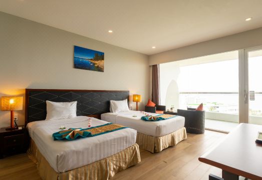 Sandunes Beach Resort & Spa Hotel Overview