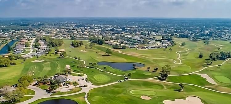 10 miles from 2 beaches in the lovely Rotonda West Florida community.图片