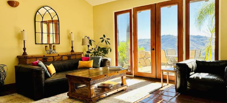 Hilltop Hacienda with 360° views, sparkling pool and hot tub图片