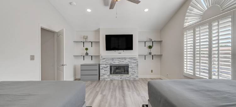 Cozy 5-Bedroom Oasis Near the Strip: Arcades, Pool, and BBQ Haven!图片