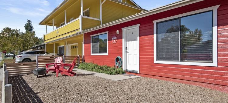 Blushing Bungalow w/AC, Fenced Yard, W/D, Garage, Fast WiFi, 3 Samsung Smart TVs图片