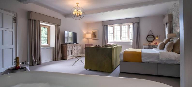 斯通豪斯苑酒店(Stonehouse Court Hotel - A Bespoke Hotel)图片