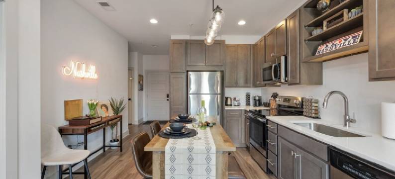 Modern King Bed Condo – Minutes to Broadway, Opry & Downtown with Free Parking图片