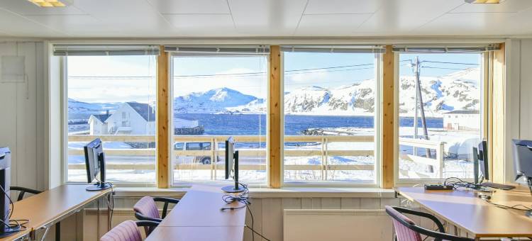 康斯峡湾北极小屋(Kongsfjord Arctic Lodge)图片