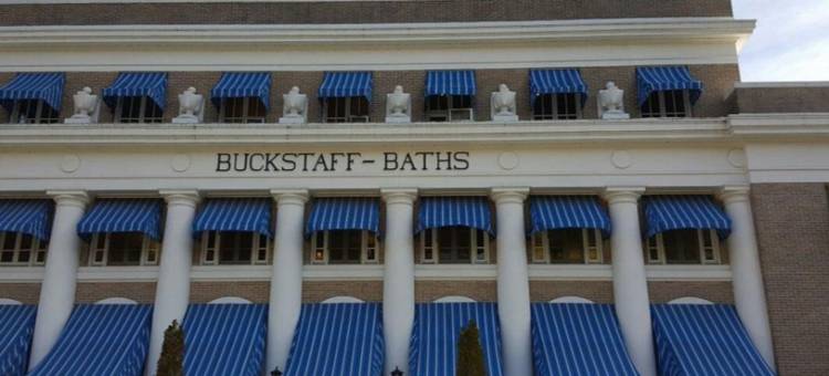 Stainless Appliances and Fenced Yard with Fire Pit - Elegant Modern Haven图片