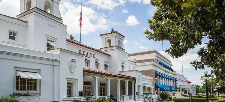 Convenient Location and Modern Comfort - Charming Getaway图片