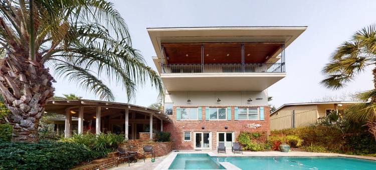 Spacious Home with Pool and Ocean Views - Gorgeous Coastal Haven图片